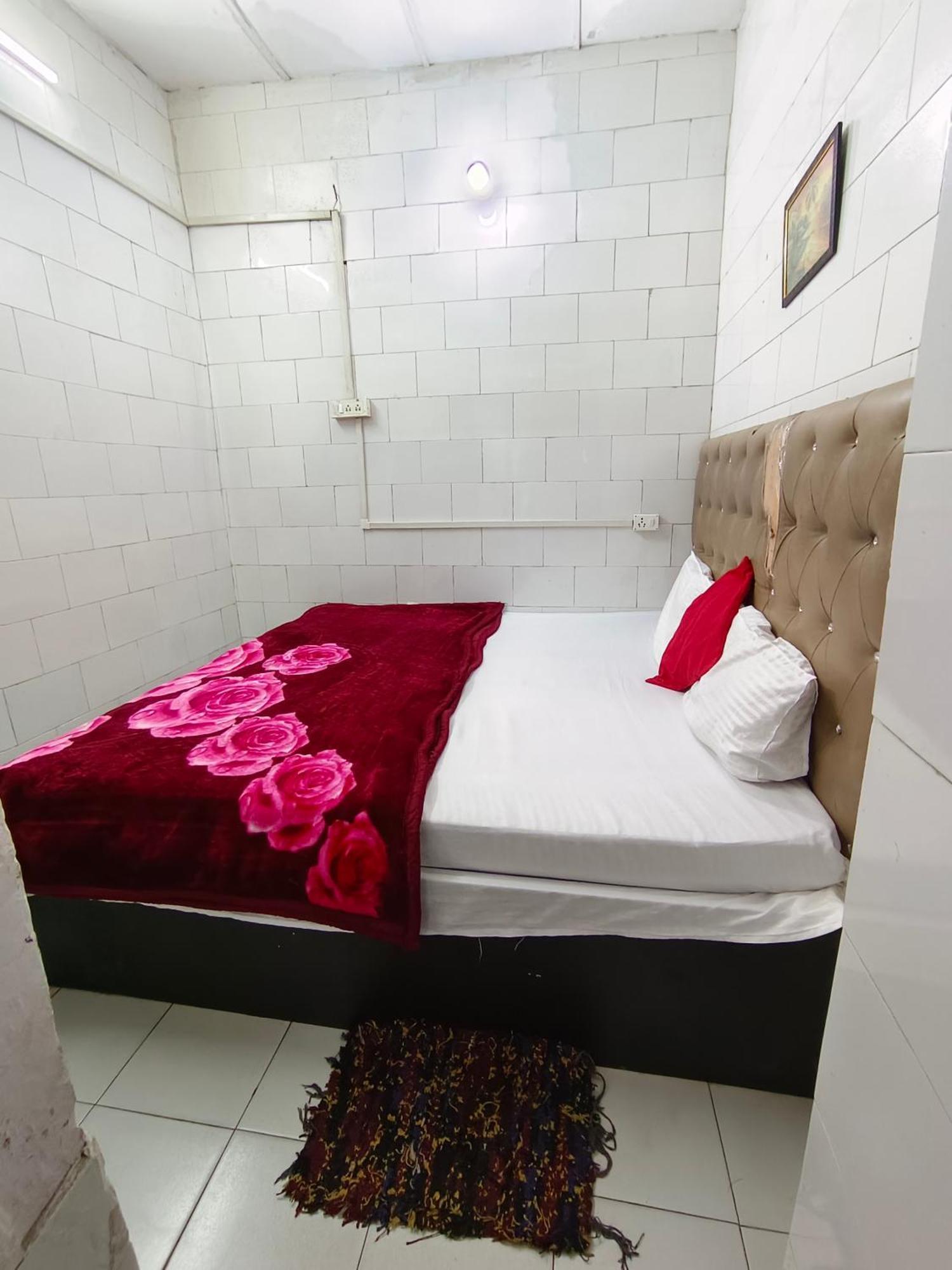 Hotel India Inn Walking Distance From Taj Mahal-- Rooftop Taj Mahal View アーグラ エクステリア 写真