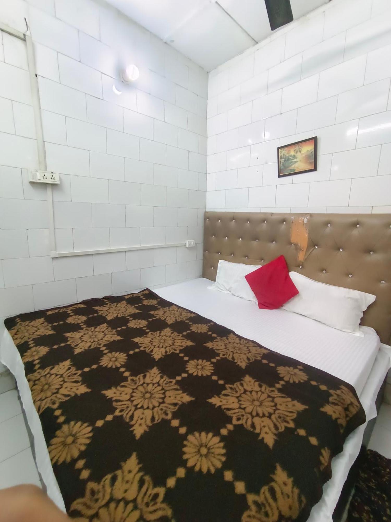 Hotel India Inn Walking Distance From Taj Mahal-- Rooftop Taj Mahal View アーグラ エクステリア 写真