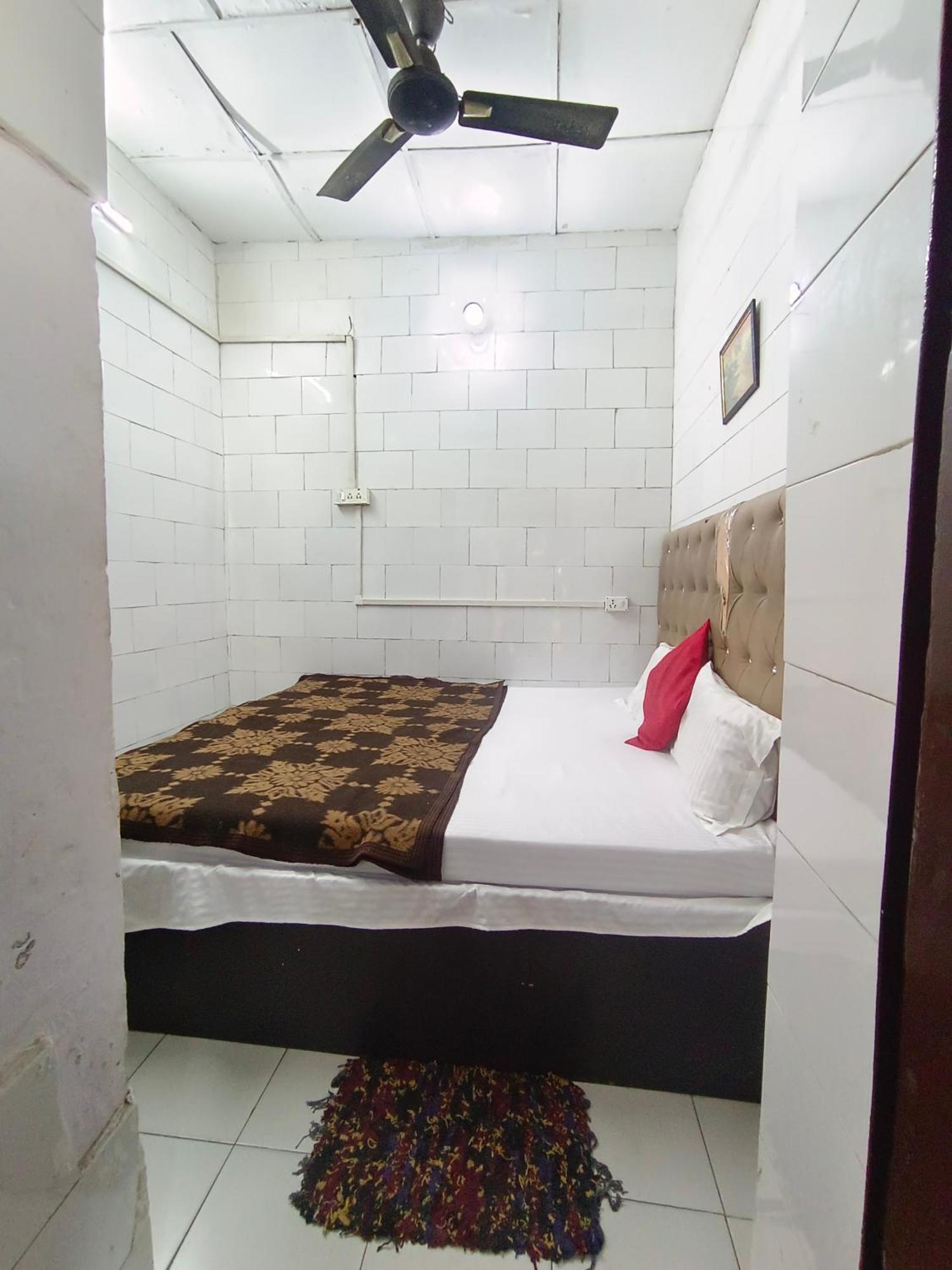 Hotel India Inn Walking Distance From Taj Mahal-- Rooftop Taj Mahal View アーグラ エクステリア 写真