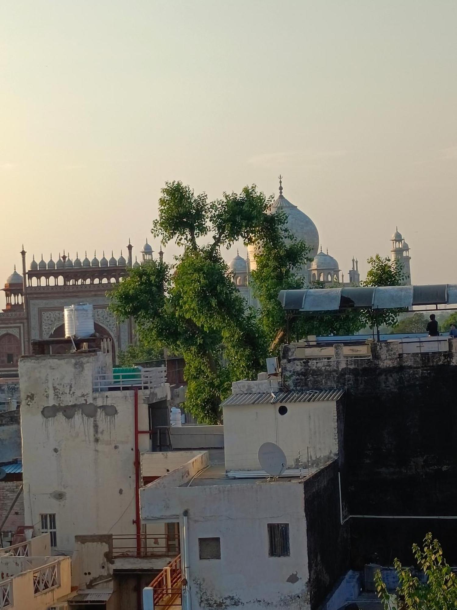 Hotel India Inn Walking Distance From Taj Mahal-- Rooftop Taj Mahal View アーグラ エクステリア 写真