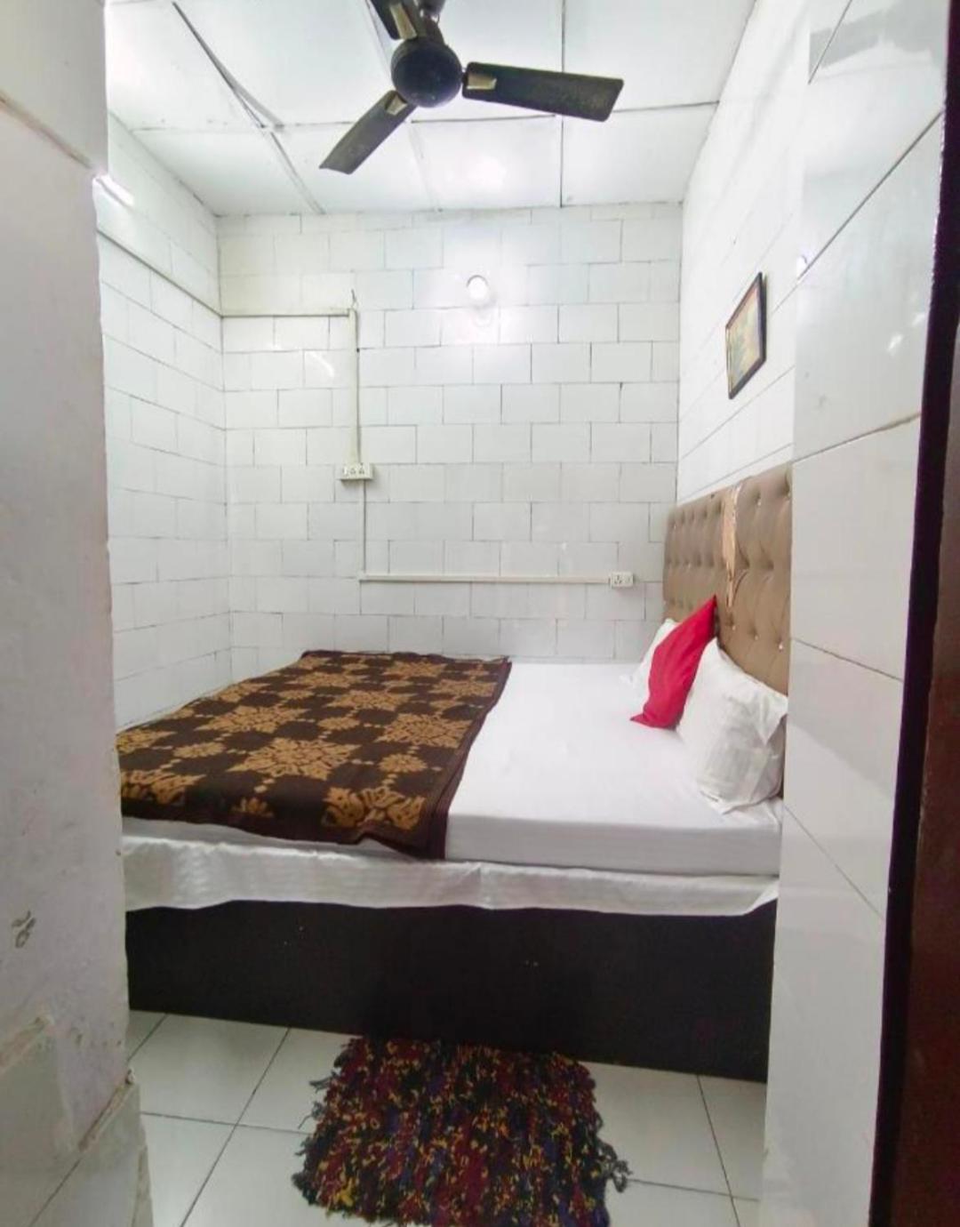 Hotel India Inn Walking Distance From Taj Mahal-- Rooftop Taj Mahal View アーグラ エクステリア 写真
