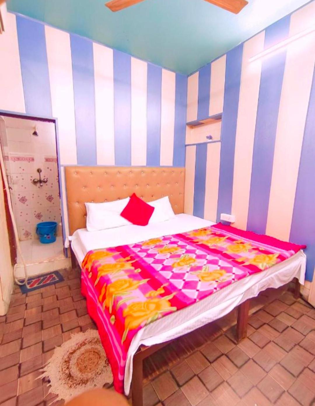 Hotel India Inn Walking Distance From Taj Mahal-- Rooftop Taj Mahal View アーグラ エクステリア 写真